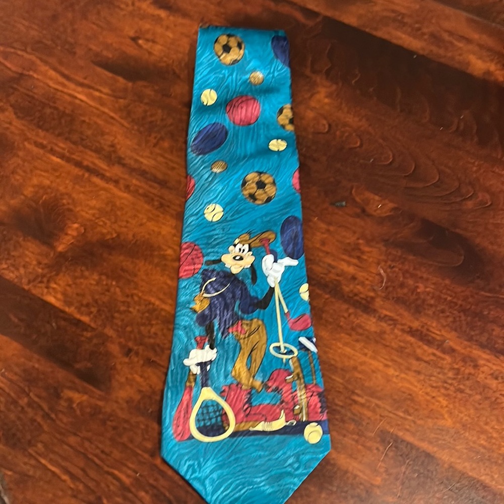 Men’s Disney goofy sports tie